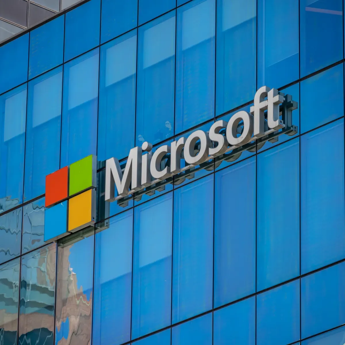 Microsoft holds the line on infrastructure spending
